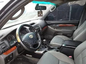 Toyota Land Cruiser Prado 2010 Black