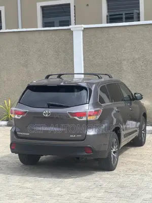 Toyota Highlander XLE V6 4x2 (3.5L 6cyl 6A) 2016 Beige