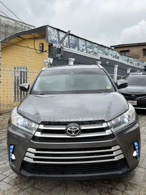Toyota Highlander XLE 4x4 V6 (3.5L 6cyl 8A) 2017 Gray