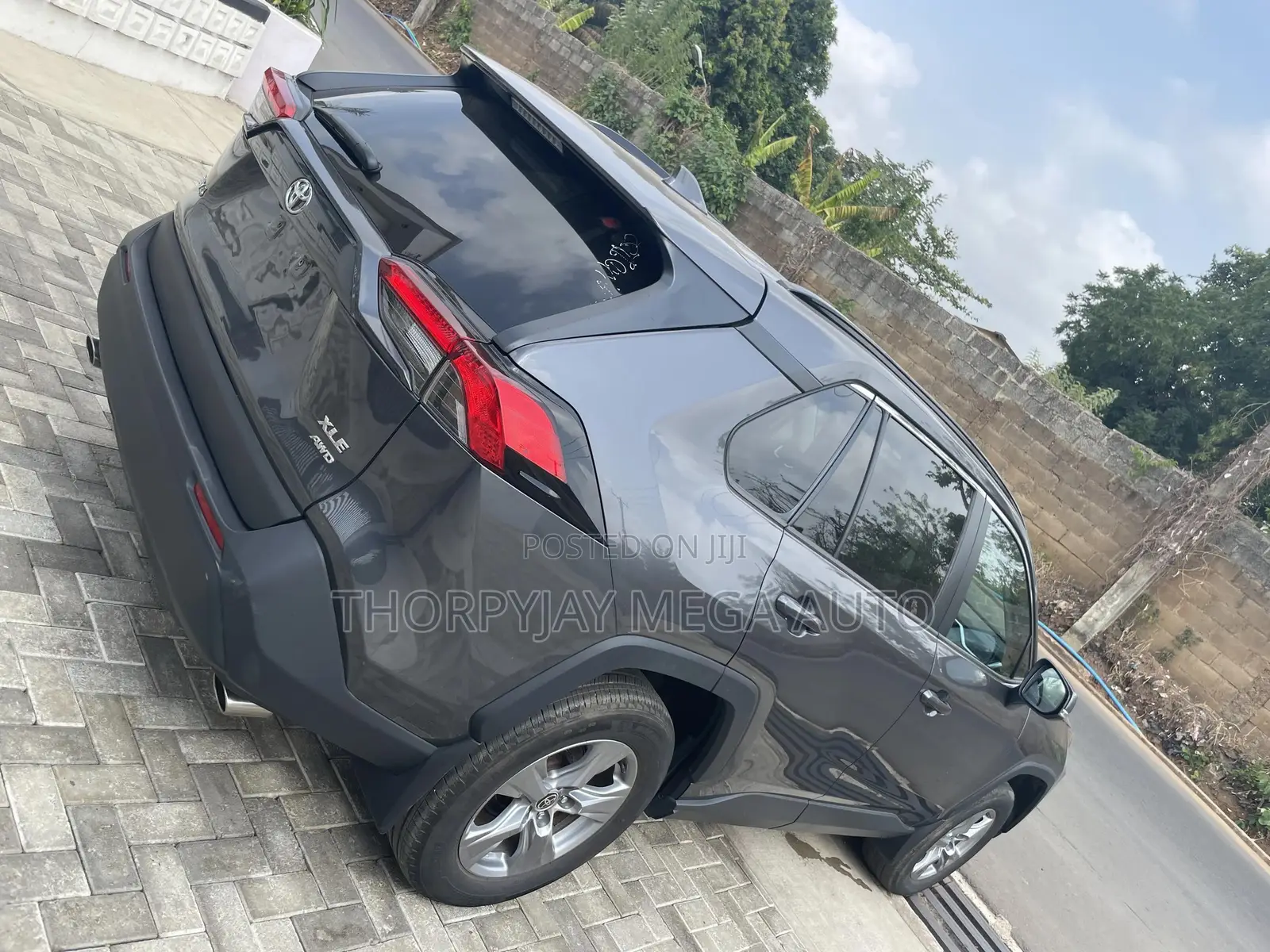 Toyota RAV4 XLE 2022 Gray