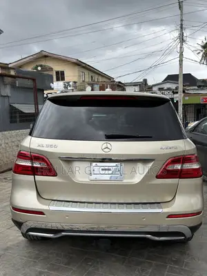 Mercedes-Benz M Class ML350 4MATIC 4dr SUV AWD (3.5L 6cyl 7A) 2014 Gold