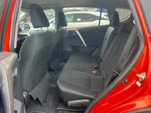 Toyota RAV4 XLE 4dr SUV (2.5L 4cyl 6A) 2015 Orange
