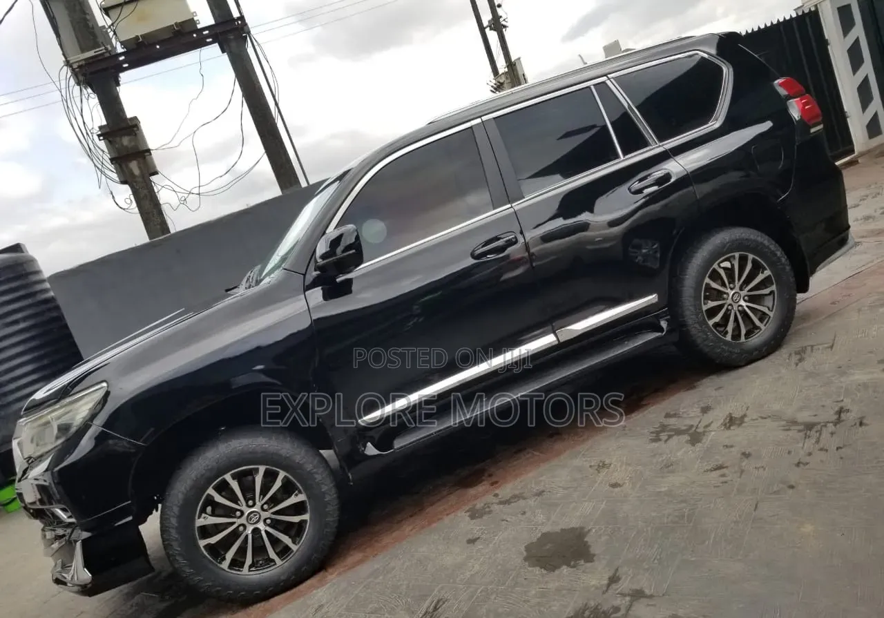 Toyota Land Cruiser Prado 2011 Black