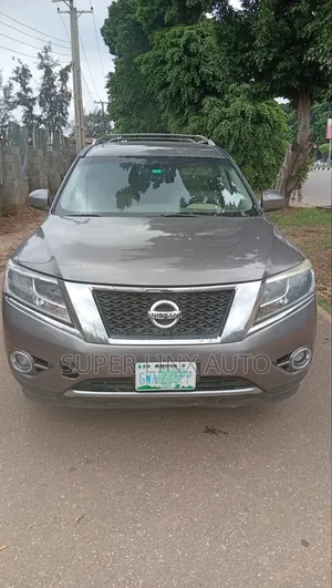 Nissan Pathfinder 2015 Gold