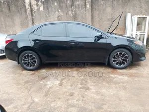 Toyota Corolla LE (1.8L 4cyl 2A) 2018 Black