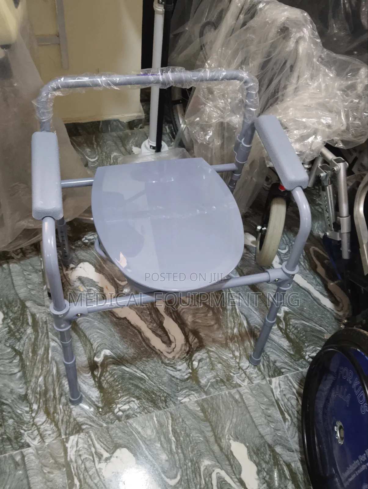 Commode Chair