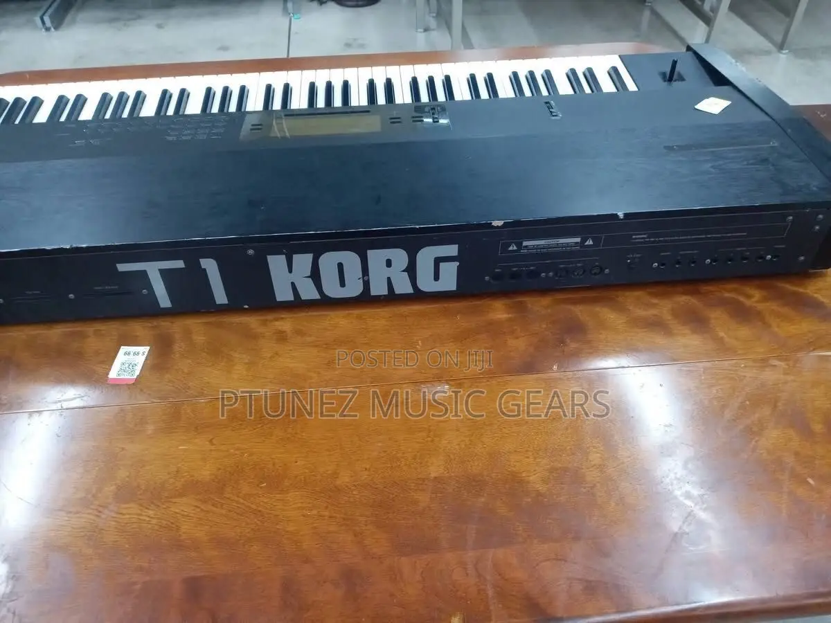 Korg T1 Keyboard With Pitch Bend