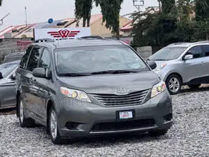 Toyota Sienna LE 7 Passenger Mobility 2011 Gray