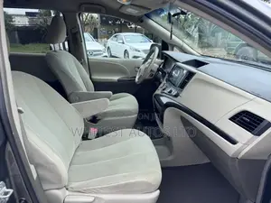 Toyota Sienna LE 7 Passenger Mobility 2011 Gray