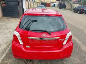 Toyota Yaris LE Hatchback 3dr 2014 Red