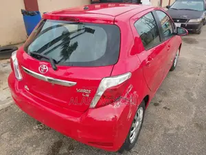 Toyota Yaris LE Hatchback 3dr 2014 Red