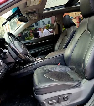 Toyota Camry XSE (2.5L 4cyl 8A) 2019 Burgundy