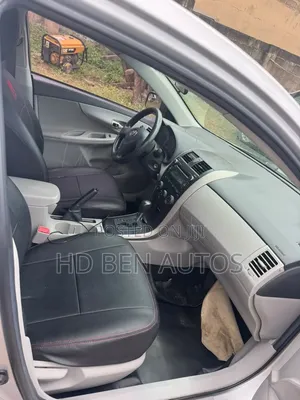 Toyota Corolla LE 4dr Sedan (1.8L 4cyl 4A) 2012 Silver