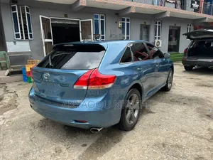Toyota Venza XLE 2011 Blue