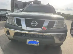 Nissan Frontier Crew Cab SL 2012 Gray