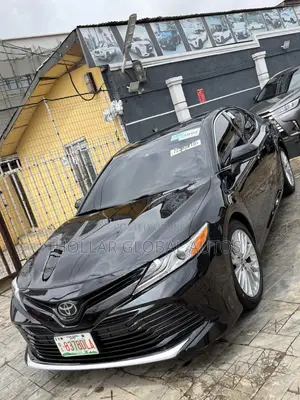 Toyota Camry XLE FWD (2.5L 4cyl 8AM) 2018 Black