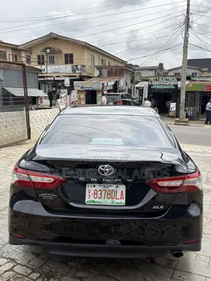Toyota Camry XLE FWD (2.5L 4cyl 8AM) 2018 Black