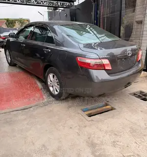 Toyota Camry Base 4dr Sedan (2.4L 4cyl 5M) 2009 Gray