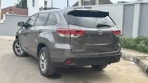 Toyota Highlander LE 4dr SUV AWD (3.5L 6cyl 6A) 2015 Gray