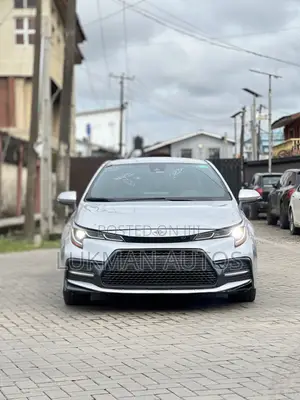 Toyota Corolla SE 2022 Silver