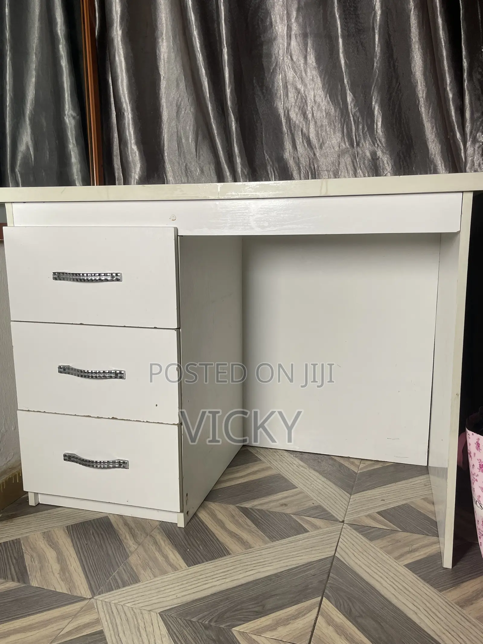 Fancy Dressing Table With Storage for Sale