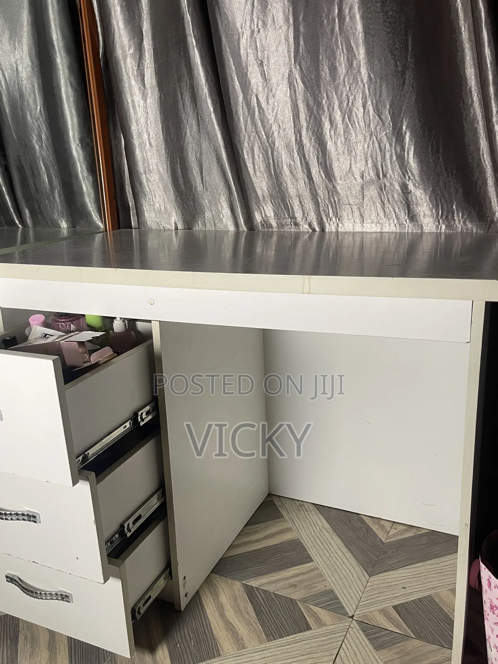 Fancy Dressing Table With Storage for Sale