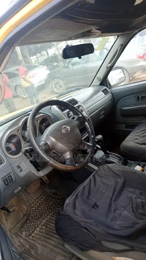 Nissan Xterra XE 4x4 2002 Yellow