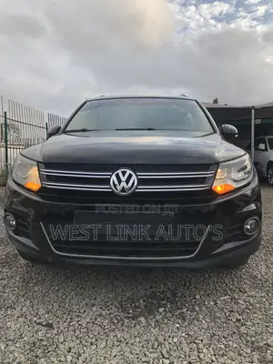 Volkswagen Tiguan S with Sunroof 2013 Black