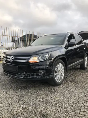 Volkswagen Tiguan S with Sunroof 2013 Black