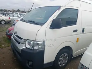 Toyota HiAce 2015 White