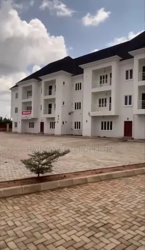3bdrm Block of Flats in Oshimili North for sale
