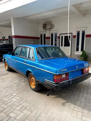 Volvo 240 1988 Blue