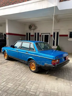 Volvo 240 1988 Blue
