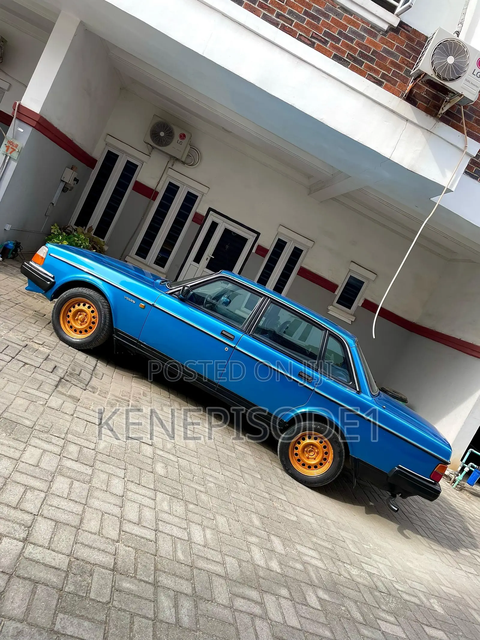 Volvo 240 1988 Blue