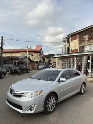 Toyota Camry XLE 4dr Sedan (2.5L 4cyl 6A) 2013 Silver