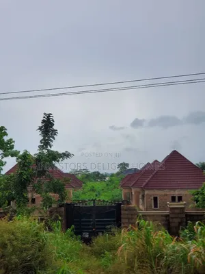 3bdrm Bungalow in Oshimili North for sale