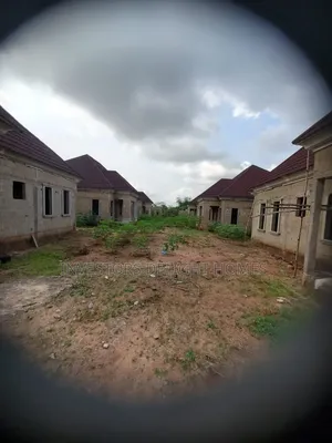 3bdrm Bungalow in Oshimili North for sale
