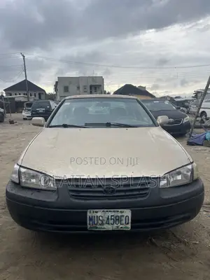 Toyota Camry 2001 Gold