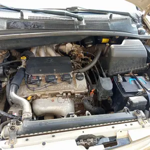 Toyota Sienna 2000 Gold