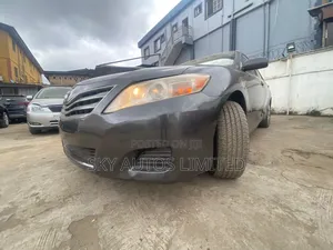 Toyota Camry LE 4dr Sedan (2.5L 4cyl 6AM) 2010 Gray