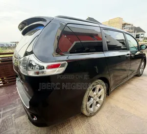 Toyota Sienna SE FWD 8-Passenger 2013 Black