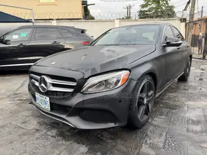 Photo de Mercedes-Benz C300 2015 Black - Collision / Body Shop
