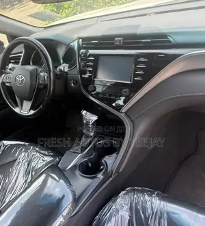 Toyota Camry SE FWD (2.5L 4cyl 8AM) 2018 White