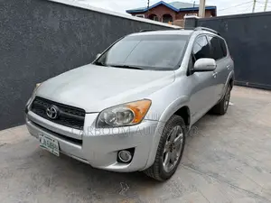 Toyota RAV4 2011 Silver