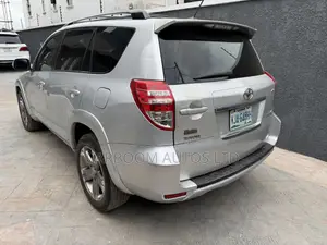 Toyota RAV4 2011 Silver