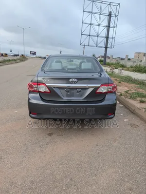 Toyota Corolla LE 4dr Sedan (1.8L 4cyl 4A) 2013 Gray