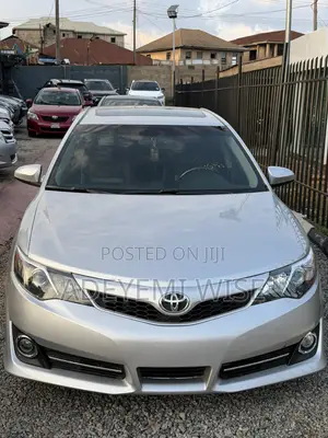 Toyota Camry SE 4dr Sedan (2.5L 4cyl 6A) 2013 Silver