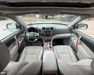 Toyota Highlander Limited 3.5l 4WD 2013 Silver