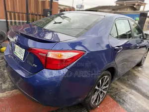 Toyota Corolla SE (1.8L 4cyl 6M) 2018 Blue