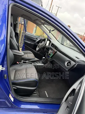 Toyota Corolla SE (1.8L 4cyl 6M) 2018 Blue